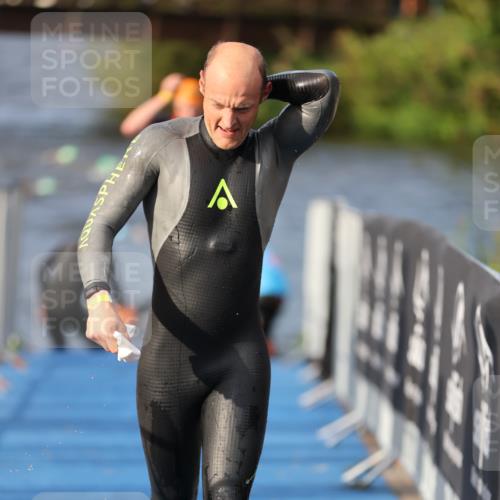 25.08.2024 - Elbe Triathlon Hamburg H.Heesch http://msf.ph/oto/6835952 25.08.2024 08:35:31 Schwimmen 41, 59, 74, 87 meine-sportfotos.de