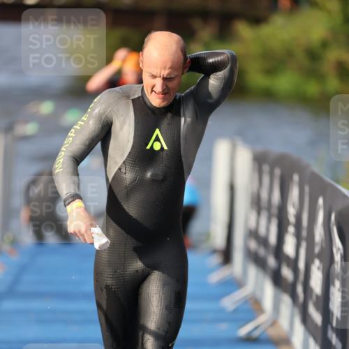 25.08.2024 - Elbe Triathlon Hamburg H.Heesch http://msf.ph/oto/6835956 25.08.2024 08:35:31 Schwimmen 41, 59, 74, 87 meine-sportfotos.de
