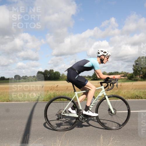 25.08.2024 - Elbe Triathlon Hamburg Fuchs,  Jonas http://msf.ph/oto/6835963 25.08.2024 10:24:51 Radfahren 561 meine-sportfotos.de