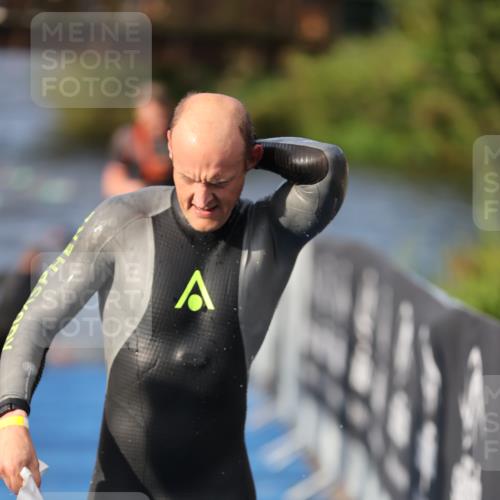 25.08.2024 - Elbe Triathlon Hamburg H.Heesch http://msf.ph/oto/6835967 25.08.2024 08:35:31 Schwimmen 41, 59, 74, 87 meine-sportfotos.de