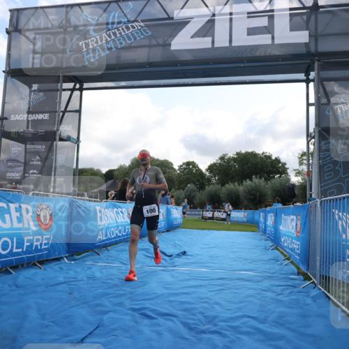 25.08.2024 - Elbe Triathlon Hamburg H.Heesch http://msf.ph/oto/6835974 25.08.2024 10:15:11 Ziel 100 meine-sportfotos.de