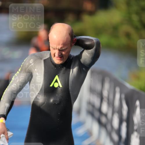25.08.2024 - Elbe Triathlon Hamburg H.Heesch http://msf.ph/oto/6835978 25.08.2024 08:35:31 Schwimmen 41, 59, 74, 87 meine-sportfotos.de