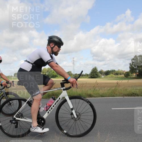 25.08.2024 - Elbe Triathlon Hamburg Fuchs,  Jonas http://msf.ph/oto/6835982 25.08.2024 10:25:14 Radfahren 457, 464, 365, 375, 558 meine-sportfotos.de