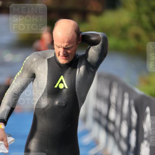 25.08.2024 - Elbe Triathlon Hamburg H.Heesch http://msf.ph/oto/6835983 25.08.2024 08:35:32 Schwimmen 41, 59, 74, 87 meine-sportfotos.de