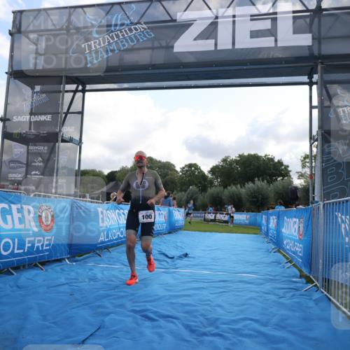25.08.2024 - Elbe Triathlon Hamburg H.Heesch http://msf.ph/oto/6835985 25.08.2024 10:15:11 Ziel 100 meine-sportfotos.de
