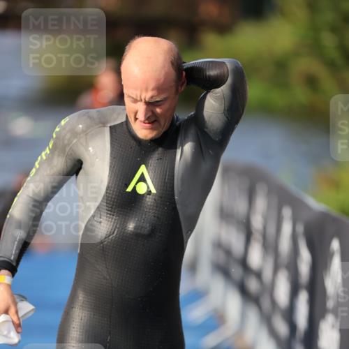 25.08.2024 - Elbe Triathlon Hamburg H.Heesch http://msf.ph/oto/6835989 25.08.2024 08:35:32 Schwimmen 41, 59, 74, 87 meine-sportfotos.de