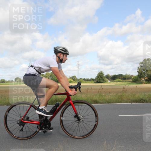 25.08.2024 - Elbe Triathlon Hamburg Fuchs,  Jonas http://msf.ph/oto/6835993 25.08.2024 10:25:16 Radfahren 457, 464, 365, 375, 558 meine-sportfotos.de