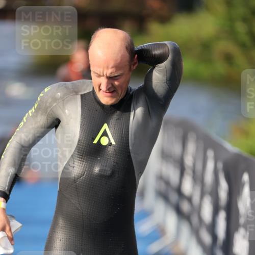 25.08.2024 - Elbe Triathlon Hamburg H.Heesch http://msf.ph/oto/6835994 25.08.2024 08:35:32 Schwimmen 41, 59, 74, 87 meine-sportfotos.de