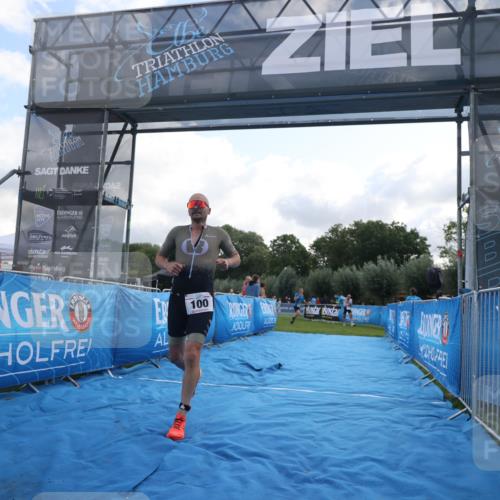25.08.2024 - Elbe Triathlon Hamburg H.Heesch http://msf.ph/oto/6835995 25.08.2024 10:15:11 Ziel 100 meine-sportfotos.de