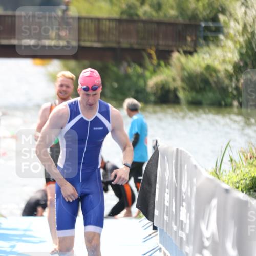 25.08.2024 - Elbe Triathlon Hamburg H.Heesch http://msf.ph/oto/6836009 25.08.2024 14:04:49 Schwimmen 24, 26, 27, 31 meine-sportfotos.de