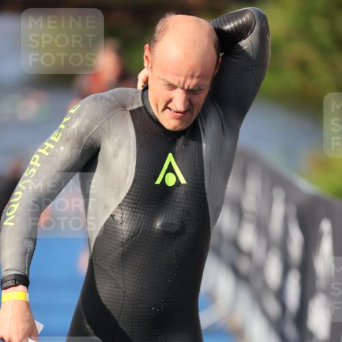 25.08.2024 - Elbe Triathlon Hamburg H.Heesch http://msf.ph/oto/6836010 25.08.2024 08:35:32 Schwimmen 41, 59, 74, 87 meine-sportfotos.de