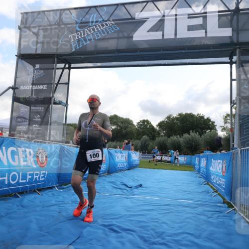 25.08.2024 - Elbe Triathlon Hamburg H.Heesch http://msf.ph/oto/6836016 25.08.2024 10:15:12 Ziel 100 meine-sportfotos.de