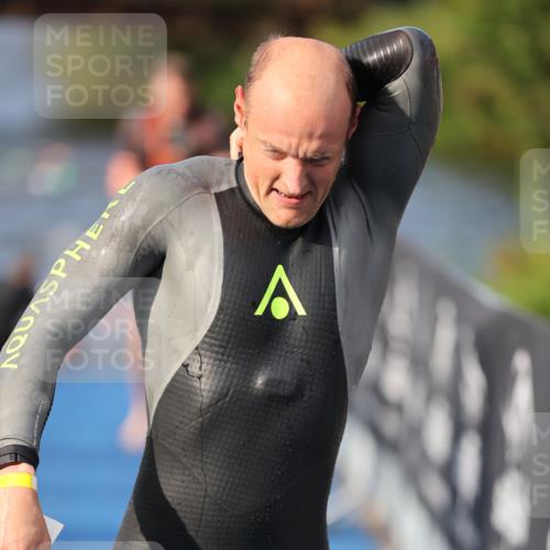 25.08.2024 - Elbe Triathlon Hamburg H.Heesch http://msf.ph/oto/6836017 25.08.2024 08:35:32 Schwimmen 41, 59, 74, 87 meine-sportfotos.de