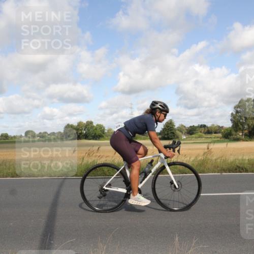 25.08.2024 - Elbe Triathlon Hamburg Fuchs,  Jonas http://msf.ph/oto/6836019 25.08.2024 10:25:44 Radfahren 523, 514, 651 meine-sportfotos.de