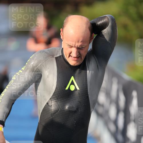 25.08.2024 - Elbe Triathlon Hamburg H.Heesch http://msf.ph/oto/6836020 25.08.2024 08:35:32 Schwimmen 41, 59, 74, 87 meine-sportfotos.de
