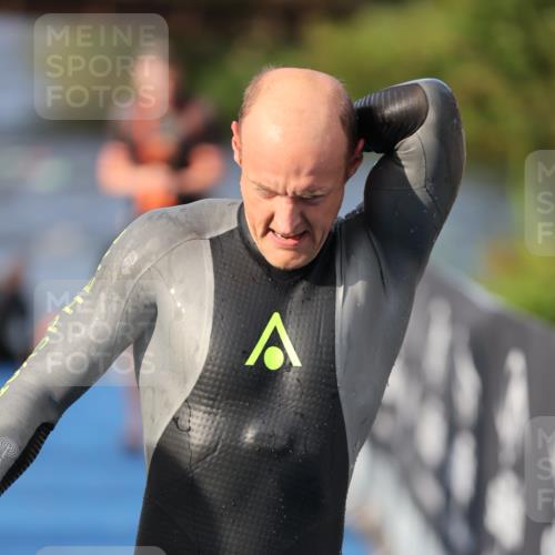 25.08.2024 - Elbe Triathlon Hamburg H.Heesch http://msf.ph/oto/6836022 25.08.2024 08:35:32 Schwimmen 41, 59, 74, 87 meine-sportfotos.de