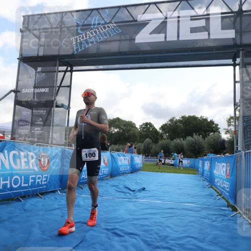 25.08.2024 - Elbe Triathlon Hamburg H.Heesch http://msf.ph/oto/6836028 25.08.2024 10:15:12 Ziel 100 meine-sportfotos.de