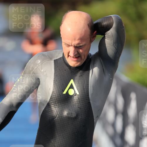 25.08.2024 - Elbe Triathlon Hamburg H.Heesch http://msf.ph/oto/6836030 25.08.2024 08:35:32 Schwimmen 41, 59, 74, 87 meine-sportfotos.de