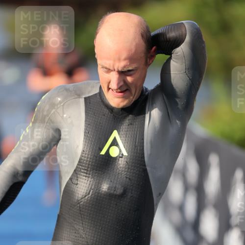 25.08.2024 - Elbe Triathlon Hamburg H.Heesch http://msf.ph/oto/6836037 25.08.2024 08:35:32 Schwimmen 41, 59, 74, 87 meine-sportfotos.de