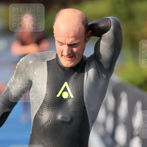 25.08.2024 - Elbe Triathlon Hamburg H.Heesch http://msf.ph/oto/6836041 25.08.2024 08:35:32 Schwimmen 41, 59, 74, 87 meine-sportfotos.de