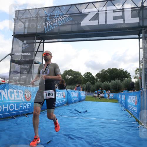 25.08.2024 - Elbe Triathlon Hamburg H.Heesch http://msf.ph/oto/6836042 25.08.2024 10:15:12 Ziel 100 meine-sportfotos.de