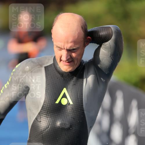 25.08.2024 - Elbe Triathlon Hamburg H.Heesch http://msf.ph/oto/6836045 25.08.2024 08:35:32 Schwimmen 41, 59, 74, 87 meine-sportfotos.de