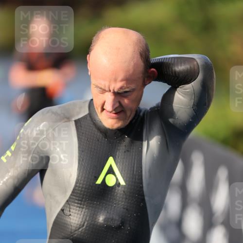 25.08.2024 - Elbe Triathlon Hamburg H.Heesch http://msf.ph/oto/6836047 25.08.2024 08:35:32 Schwimmen 41, 59, 74, 87 meine-sportfotos.de