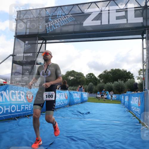 25.08.2024 - Elbe Triathlon Hamburg H.Heesch http://msf.ph/oto/6836048 25.08.2024 10:15:12 Ziel 100 meine-sportfotos.de