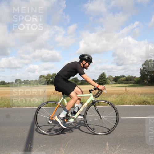 25.08.2024 - Elbe Triathlon Hamburg Fuchs,  Jonas http://msf.ph/oto/6836063 25.08.2024 10:26:04 Radfahren 678, 530, 636 meine-sportfotos.de