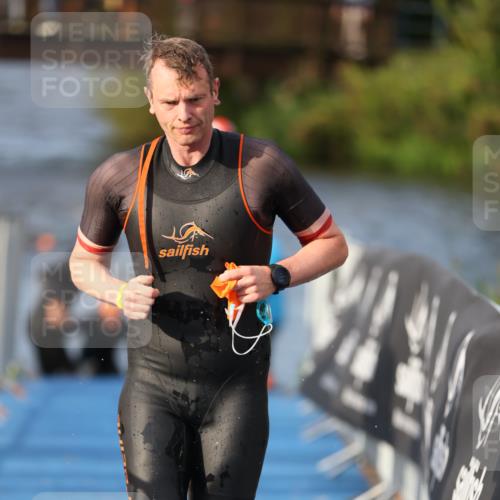 25.08.2024 - Elbe Triathlon Hamburg H.Heesch http://msf.ph/oto/6836085 25.08.2024 08:35:36 Schwimmen 41, 59, 74, 87 meine-sportfotos.de