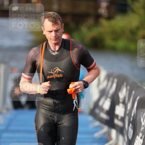 25.08.2024 - Elbe Triathlon Hamburg H.Heesch http://msf.ph/oto/6836088 25.08.2024 08:35:36 Schwimmen 41, 59, 74, 87 meine-sportfotos.de