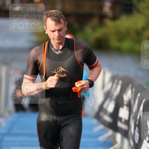 25.08.2024 - Elbe Triathlon Hamburg H.Heesch http://msf.ph/oto/6836093 25.08.2024 08:35:36 Schwimmen 41, 59, 74, 87 meine-sportfotos.de