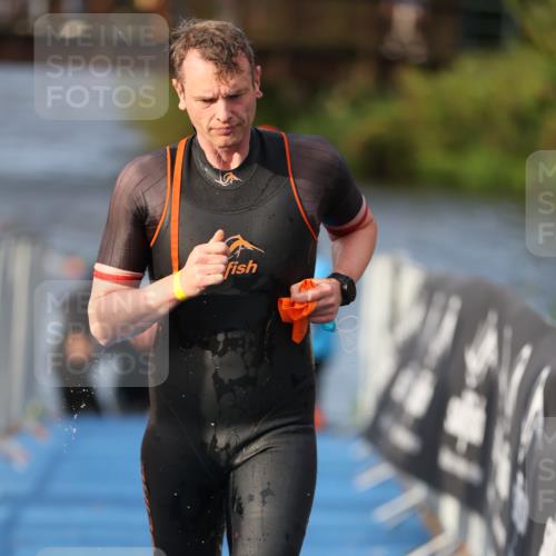 25.08.2024 - Elbe Triathlon Hamburg H.Heesch http://msf.ph/oto/6836097 25.08.2024 08:35:36 Schwimmen 41, 59, 74, 87 meine-sportfotos.de