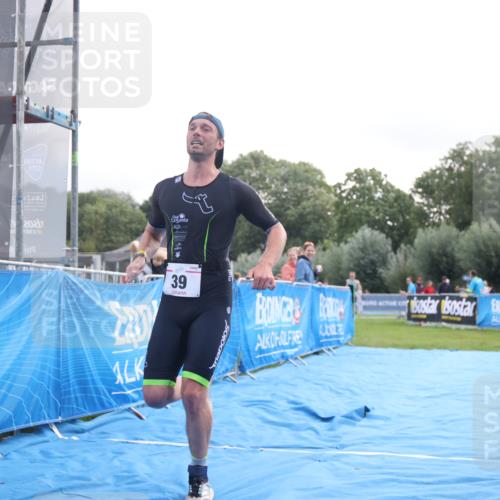 25.08.2024 - Elbe Triathlon Hamburg H.Heesch http://msf.ph/oto/6836105 25.08.2024 10:15:22 Ziel 39 meine-sportfotos.de