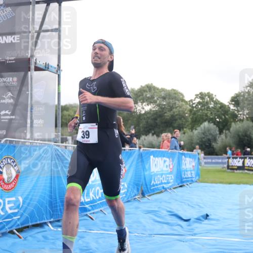 25.08.2024 - Elbe Triathlon Hamburg H.Heesch http://msf.ph/oto/6836117 25.08.2024 10:15:22 Ziel 39 meine-sportfotos.de