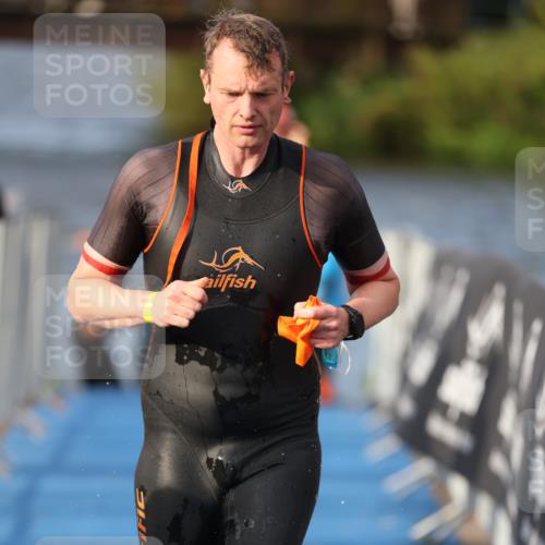 25.08.2024 - Elbe Triathlon Hamburg H.Heesch http://msf.ph/oto/6836118 25.08.2024 08:35:36 Schwimmen 41, 59, 74, 87 meine-sportfotos.de