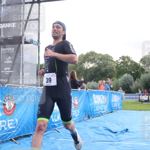 25.08.2024 - Elbe Triathlon Hamburg H.Heesch http://msf.ph/oto/6836120 25.08.2024 10:15:22 Ziel 39 meine-sportfotos.de