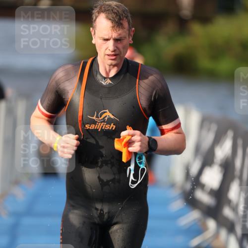 25.08.2024 - Elbe Triathlon Hamburg H.Heesch http://msf.ph/oto/6836128 25.08.2024 08:35:36 Schwimmen 41, 59, 74, 87 meine-sportfotos.de