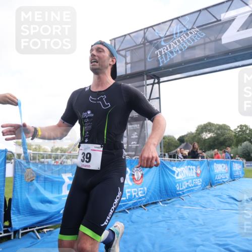 25.08.2024 - Elbe Triathlon Hamburg H.Heesch http://msf.ph/oto/6836135 25.08.2024 10:15:23 Ziel 39 meine-sportfotos.de