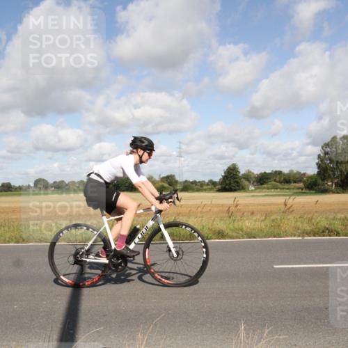 25.08.2024 - Elbe Triathlon Hamburg Fuchs,  Jonas http://msf.ph/oto/6836137 25.08.2024 10:27:24 Radfahren 542, 494, 710 meine-sportfotos.de