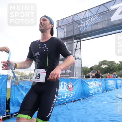 25.08.2024 - Elbe Triathlon Hamburg H.Heesch http://msf.ph/oto/6836138 25.08.2024 10:15:23 Ziel 39 meine-sportfotos.de