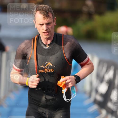 25.08.2024 - Elbe Triathlon Hamburg H.Heesch http://msf.ph/oto/6836155 25.08.2024 08:35:36 Schwimmen 41, 59, 74, 87 meine-sportfotos.de