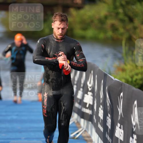 25.08.2024 - Elbe Triathlon Hamburg H.Heesch http://msf.ph/oto/6836172 25.08.2024 08:35:41 Schwimmen 59, 72, 74, 87 meine-sportfotos.de