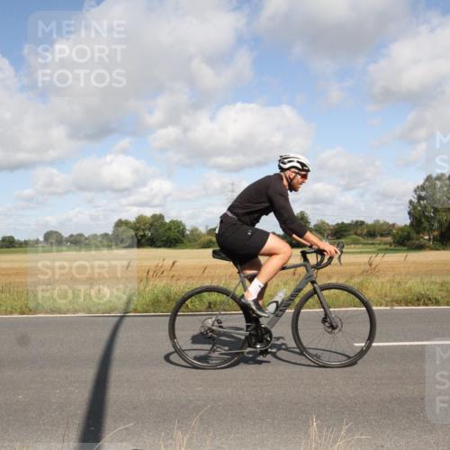 25.08.2024 - Elbe Triathlon Hamburg Fuchs,  Jonas http://msf.ph/oto/6836177 25.08.2024 10:28:20 Radfahren 1846 meine-sportfotos.de