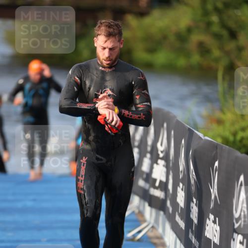 25.08.2024 - Elbe Triathlon Hamburg H.Heesch http://msf.ph/oto/6836183 25.08.2024 08:35:42 Schwimmen 59, 72, 74, 87, 98 meine-sportfotos.de