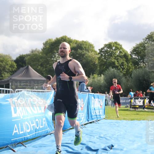 25.08.2024 - Elbe Triathlon Hamburg H.Heesch http://msf.ph/oto/6836189 25.08.2024 10:16:11 Ziel 38, 79 meine-sportfotos.de