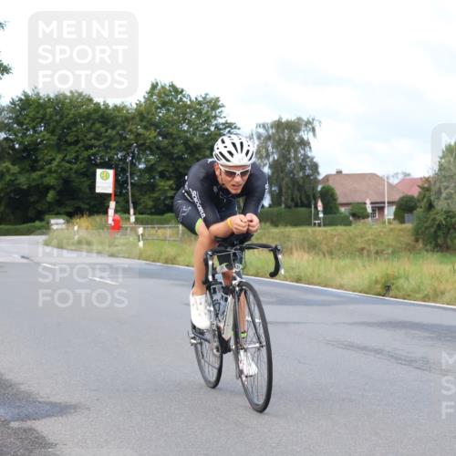 25.08.2024 - Elbe Triathlon Hamburg Fuchs,  Jonas http://msf.ph/oto/6836195 25.08.2024 08:43:59 Radfahren 41 meine-sportfotos.de