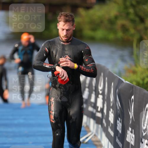 25.08.2024 - Elbe Triathlon Hamburg H.Heesch http://msf.ph/oto/6836203 25.08.2024 08:35:42 Schwimmen 59, 72, 74, 87, 98 meine-sportfotos.de