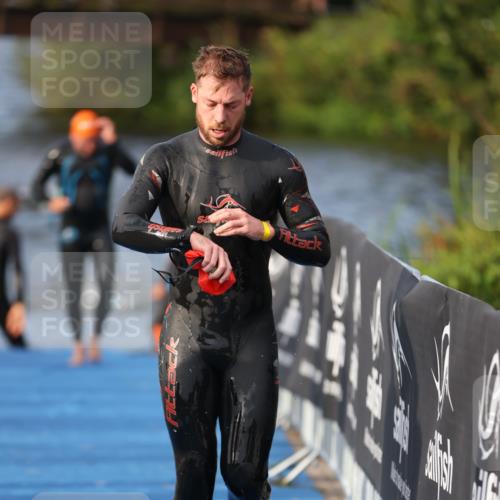 25.08.2024 - Elbe Triathlon Hamburg H.Heesch http://msf.ph/oto/6836208 25.08.2024 08:35:42 Schwimmen 59, 72, 74, 87, 98 meine-sportfotos.de