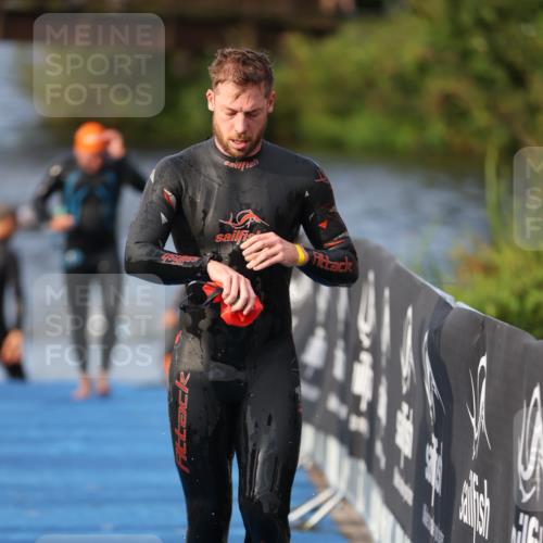 25.08.2024 - Elbe Triathlon Hamburg H.Heesch http://msf.ph/oto/6836217 25.08.2024 08:35:42 Schwimmen 59, 72, 74, 87, 98 meine-sportfotos.de